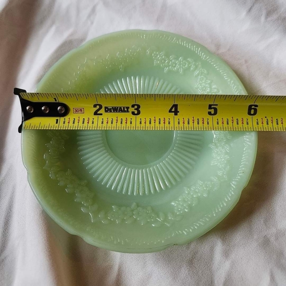 VTG Unmarked JADEITE "Alice" by Fire-king Saucer Plate - Picture 6 of 6